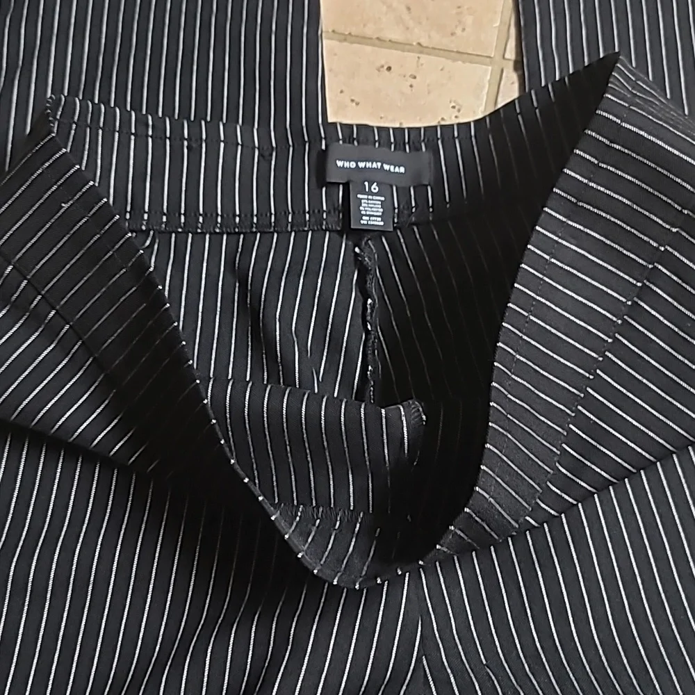 Who What Wear Black and White Pinstripped Casual Pull-On Dress Pants, Size 16 - Picture 4 of 7